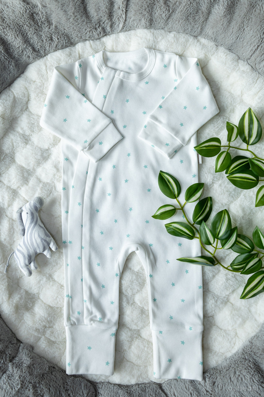 Outseam romper - Estrelas Verde-menta — romper de bebé de algodão macio com costuras para fora